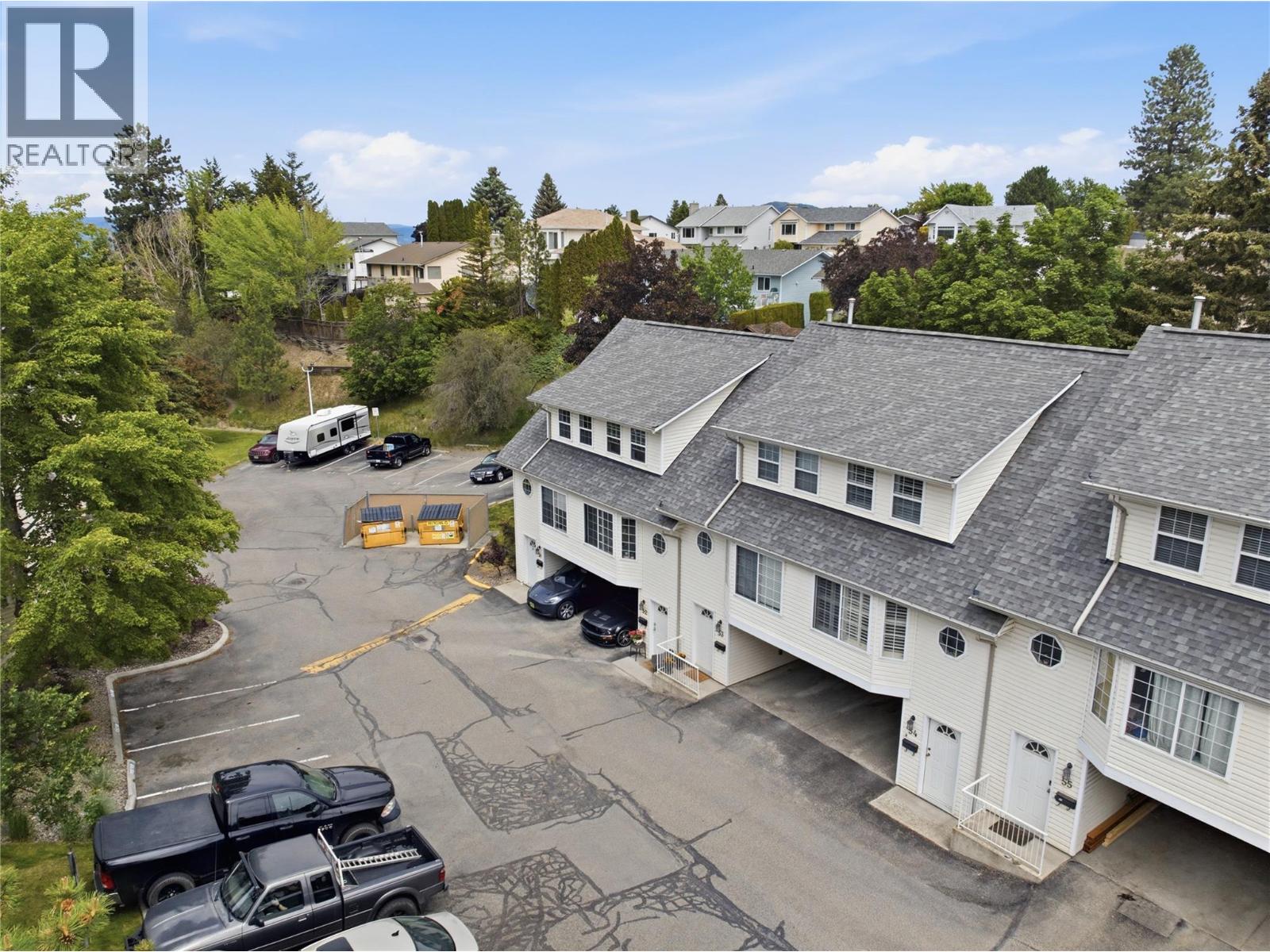 #52 2020 Robson Place - 2