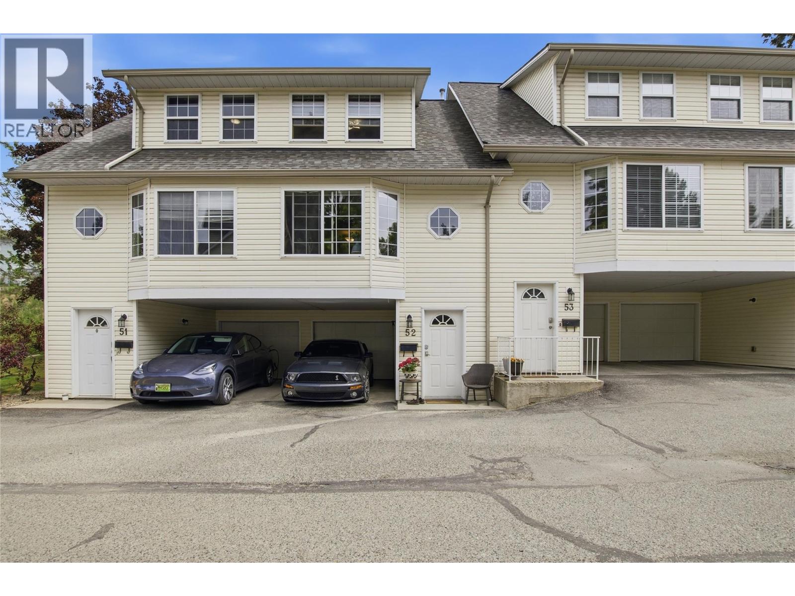 #52 2020 Robson Place - 1