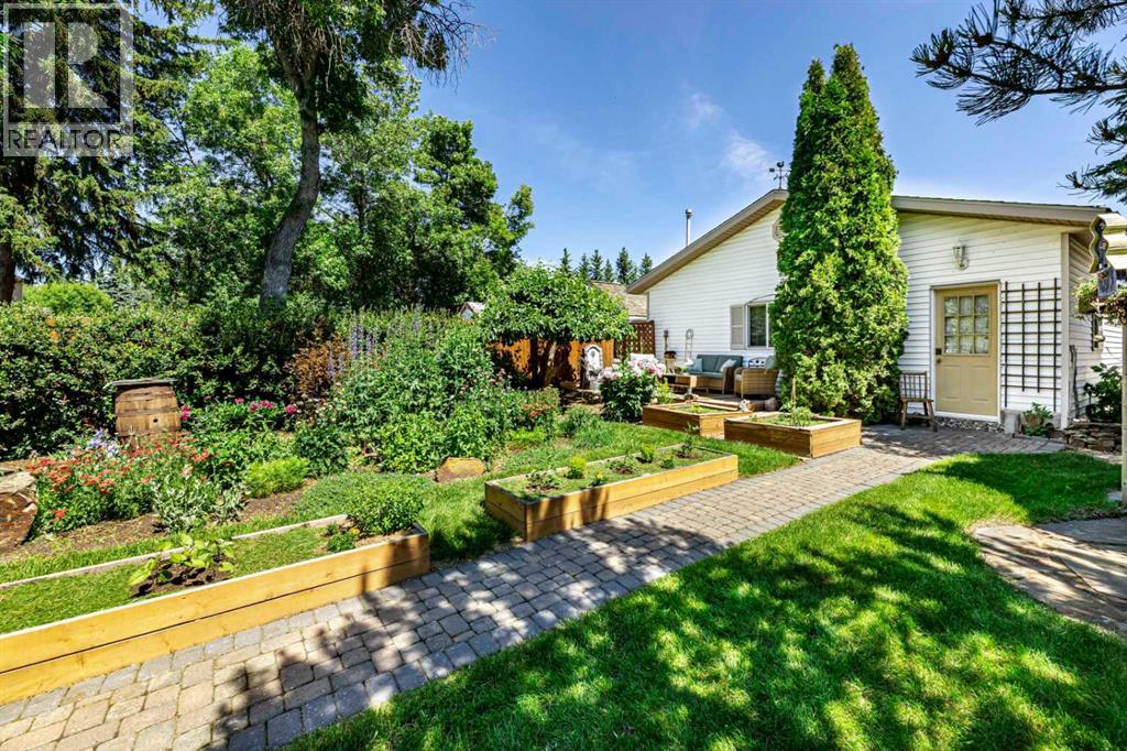5305 44 Avenue - 9