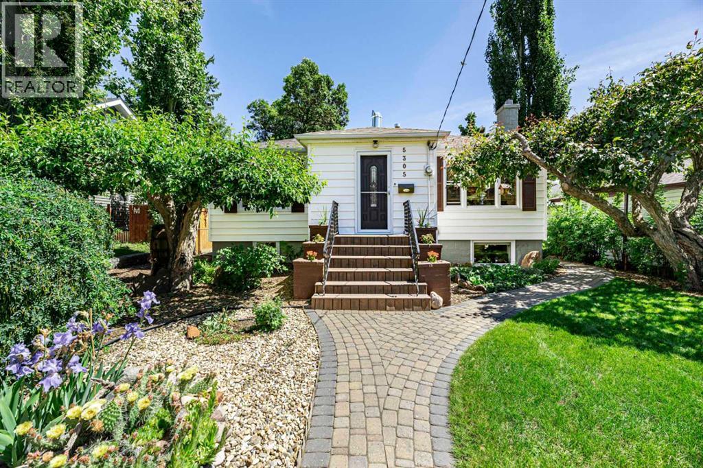 5305 44 Avenue - 5