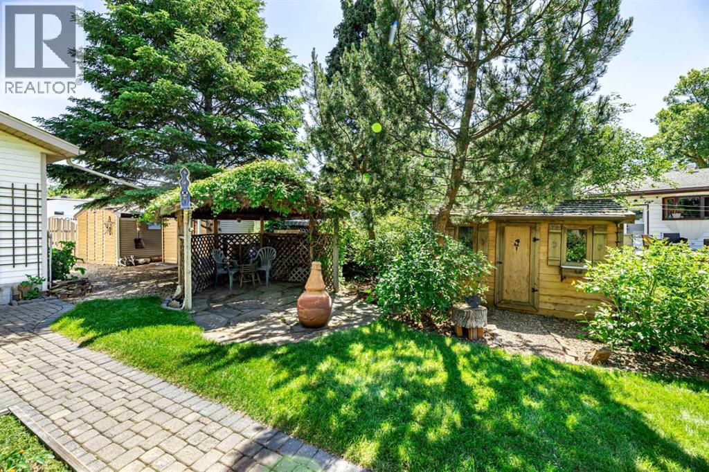 5305 44 Avenue - 10