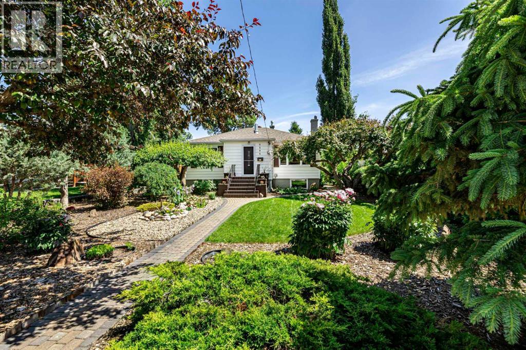 5305 44 Avenue - 3