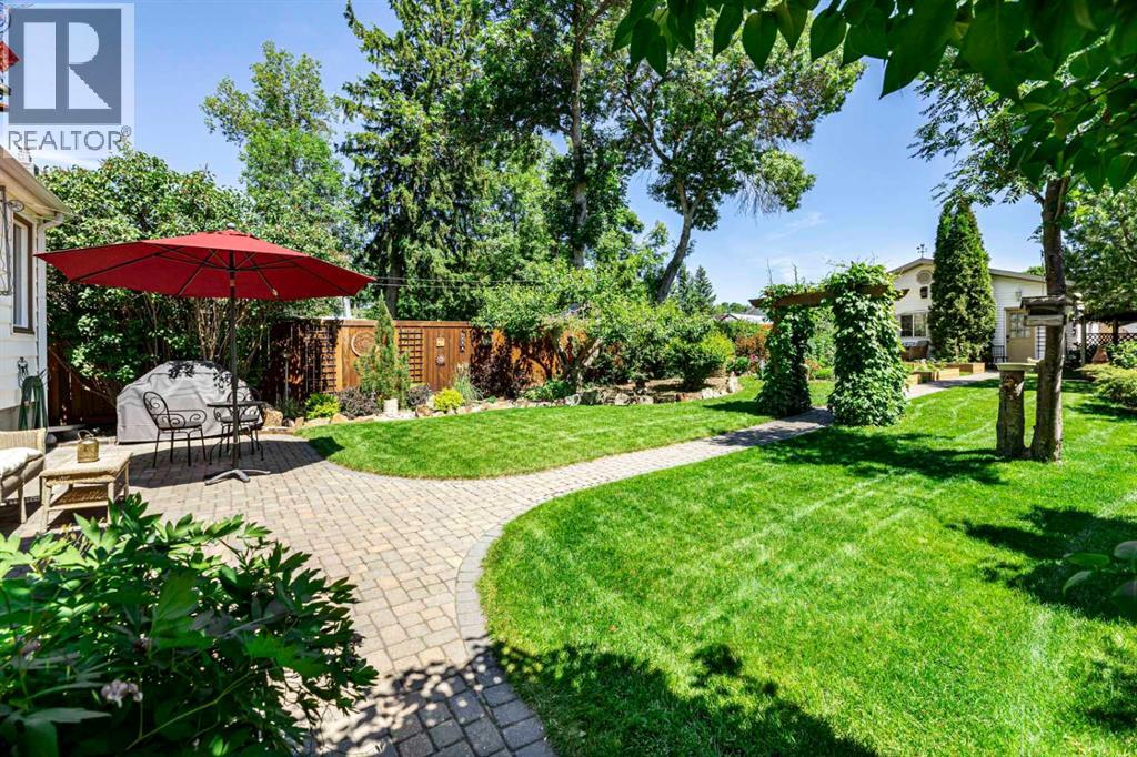 5305 44 Avenue - 6