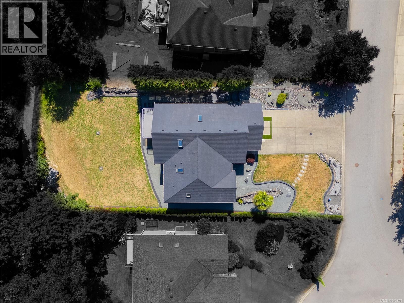 2544 Kinnoull Cres - 6