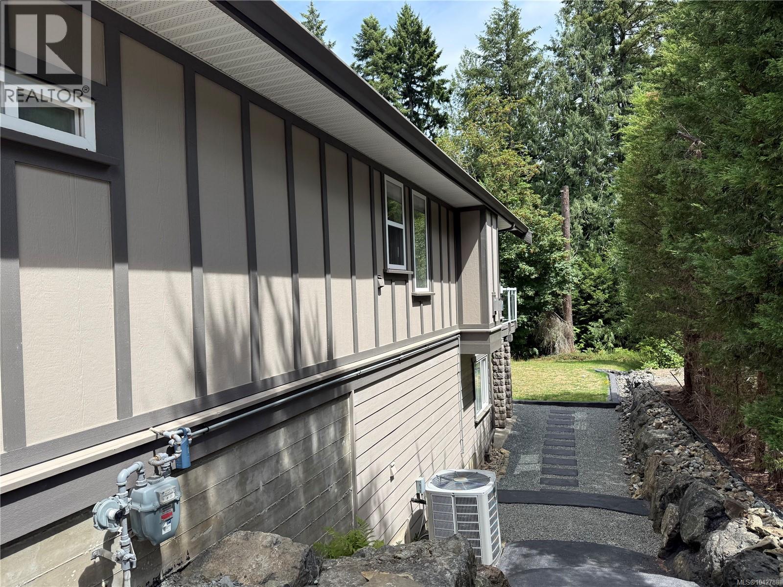 2544 Kinnoull Cres - 13