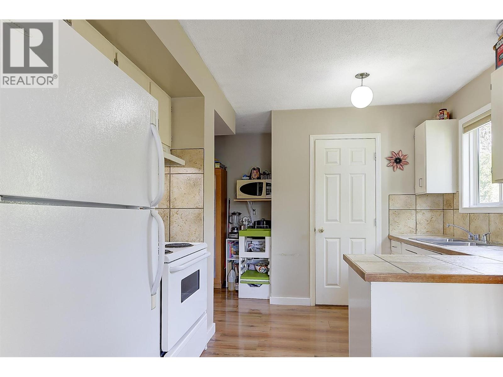 1360 Elm Street - 12