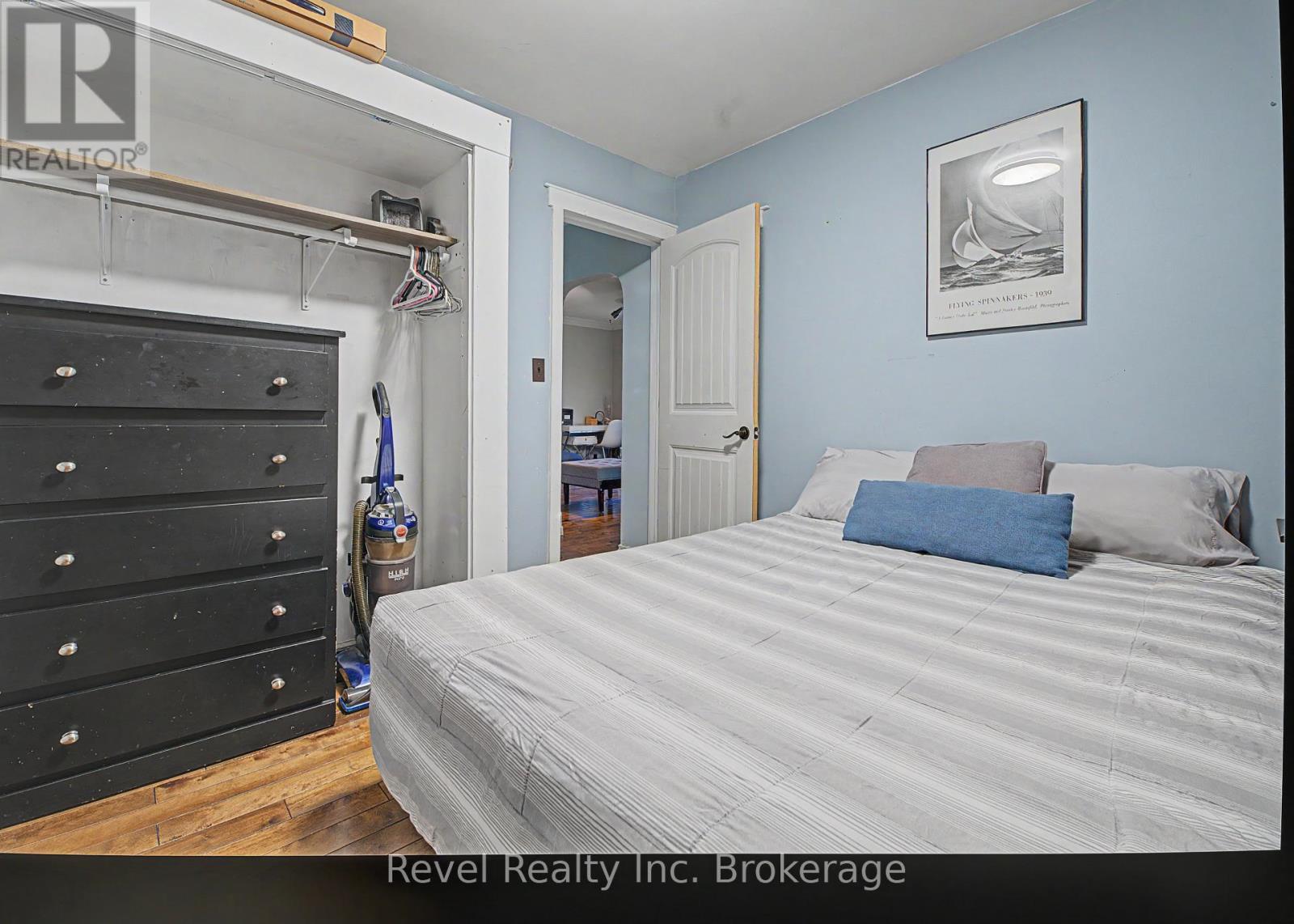 148 MAIN STREET S - 18