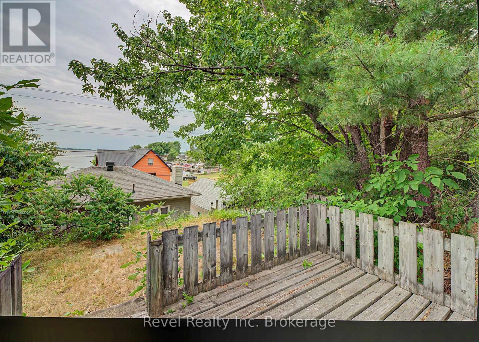 148 MAIN STREET S - 23