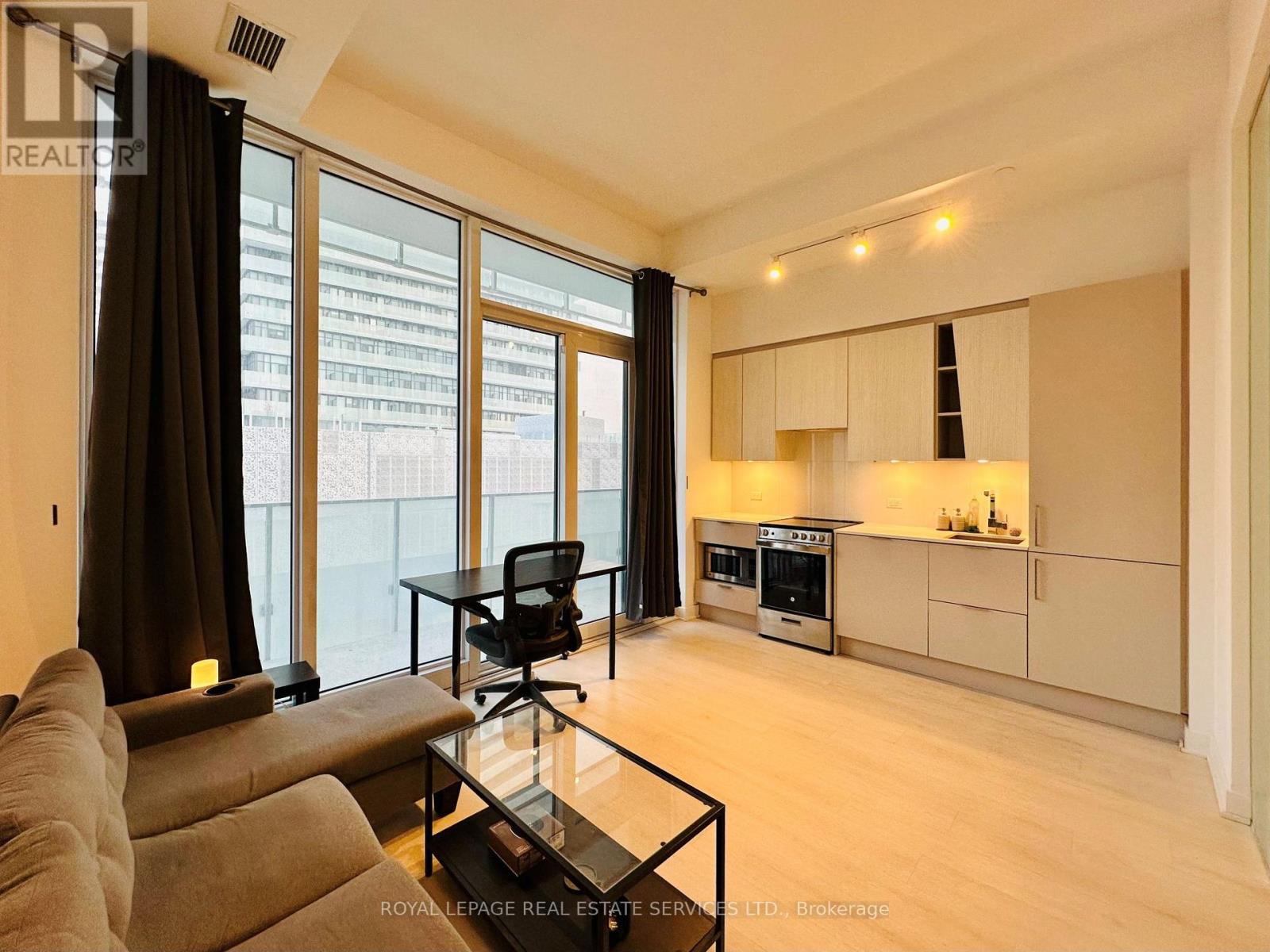 #323 3900 CONFEDERATION PARKWAY - 6