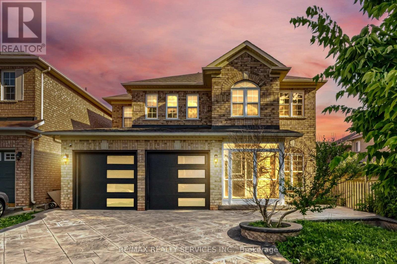 4 SUNNYBROOK CRESCENT - 1