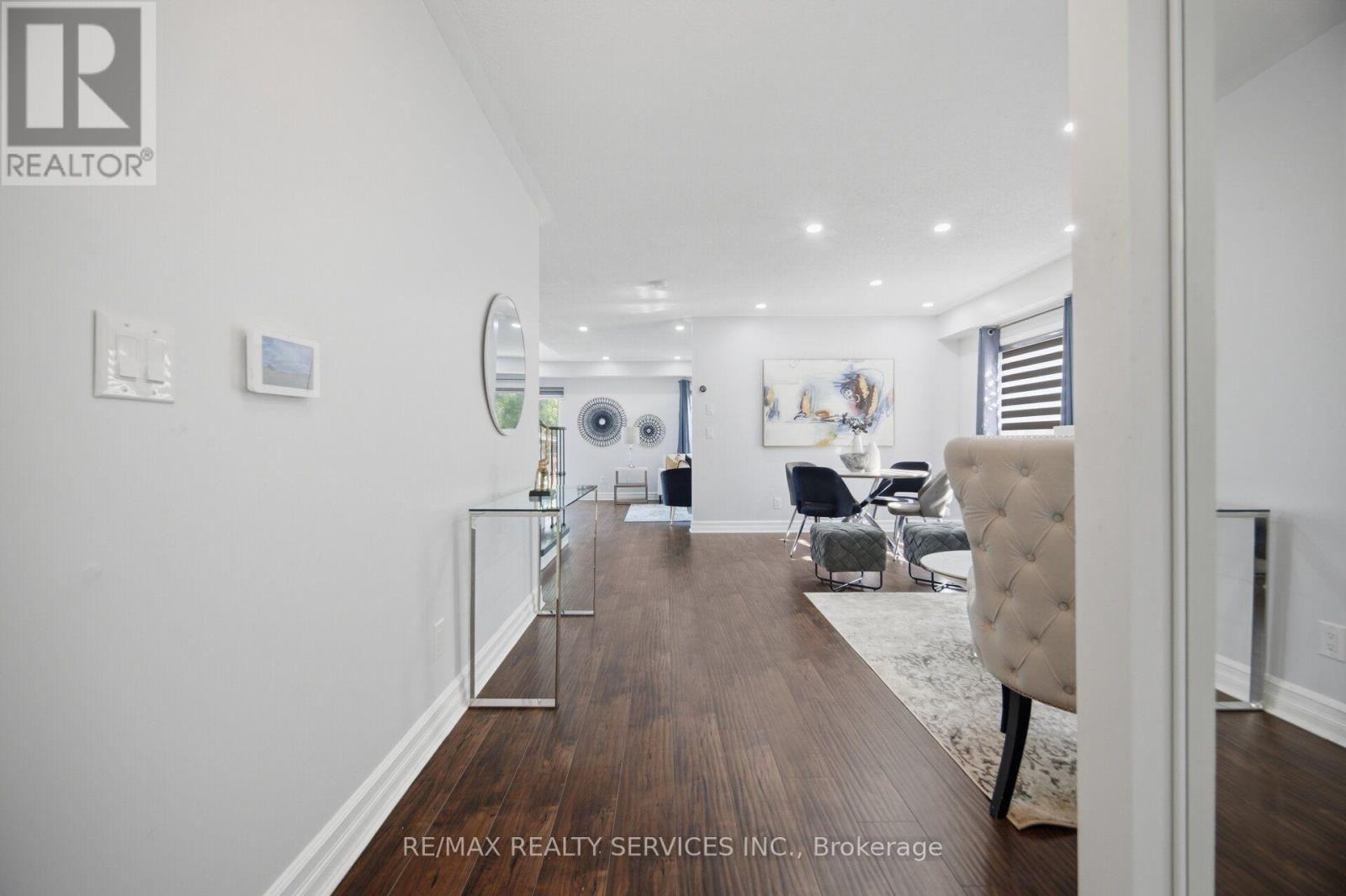 4 SUNNYBROOK CRESCENT - 11
