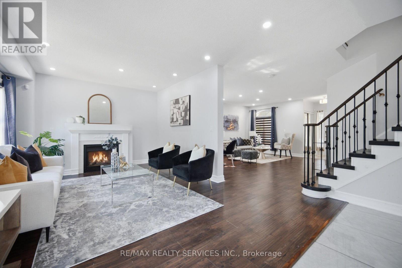 4 SUNNYBROOK CRESCENT - 18