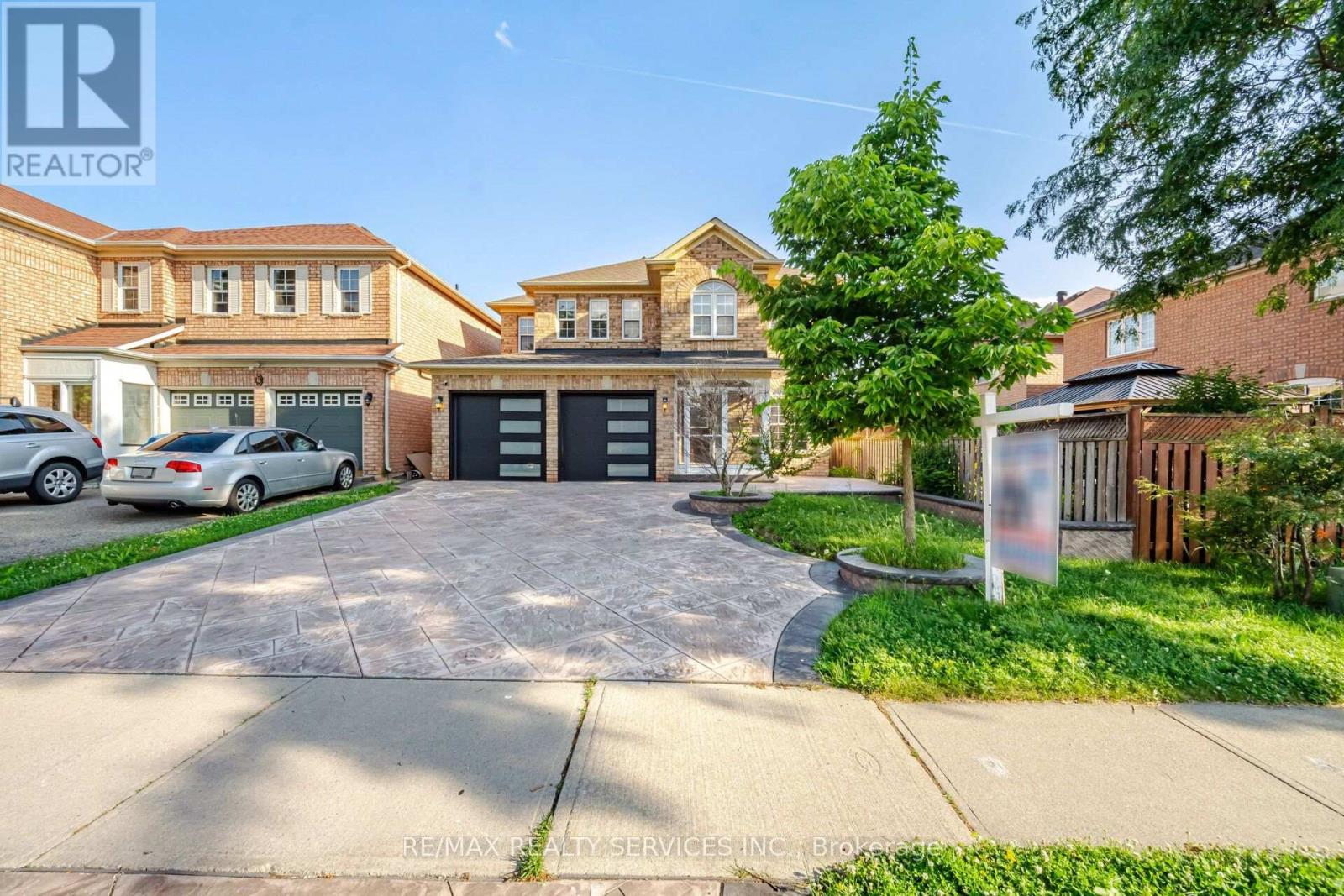 4 SUNNYBROOK CRESCENT - 2