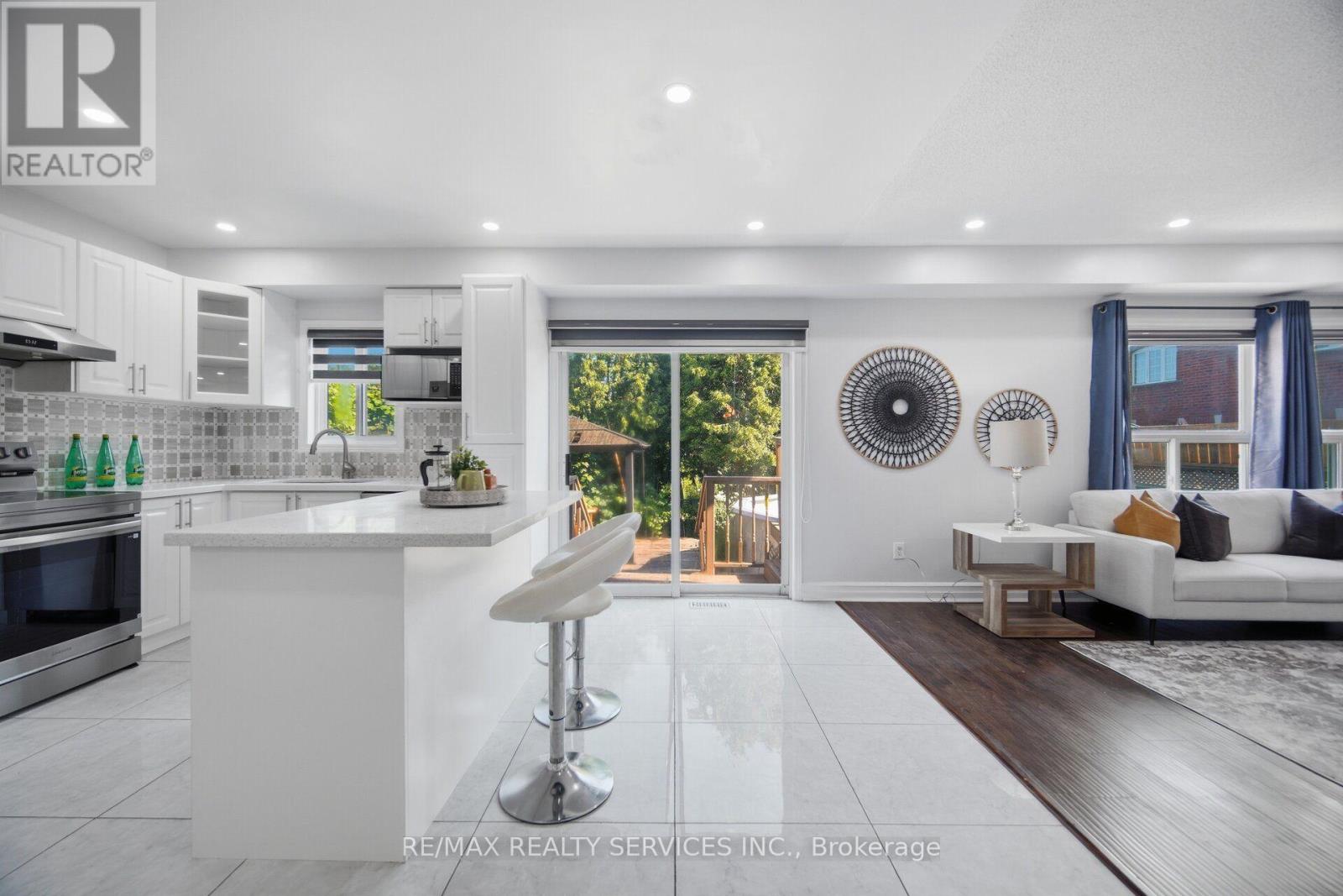 4 SUNNYBROOK CRESCENT - 21