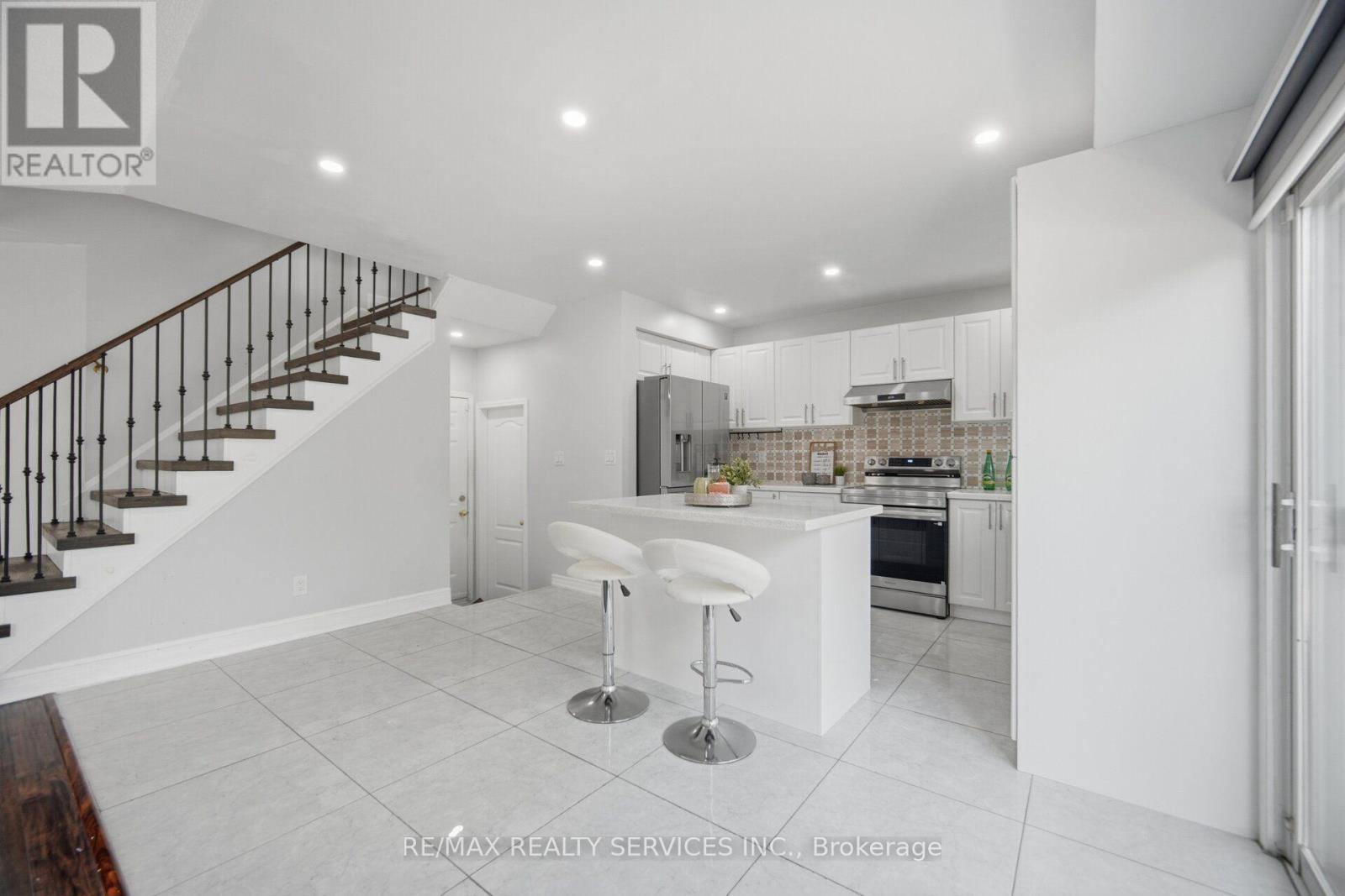4 SUNNYBROOK CRESCENT - 22