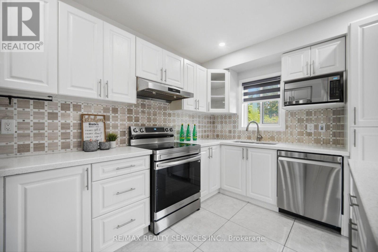 4 SUNNYBROOK CRESCENT - 23