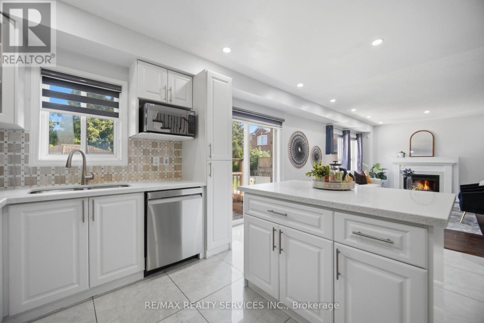 4 SUNNYBROOK CRESCENT - 24