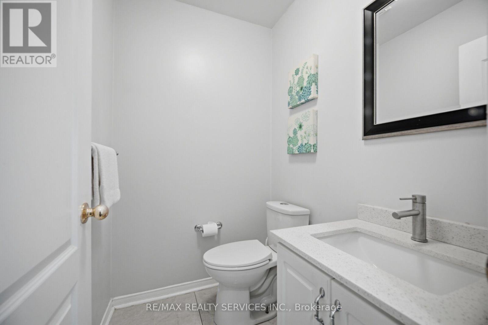 4 SUNNYBROOK CRESCENT - 26