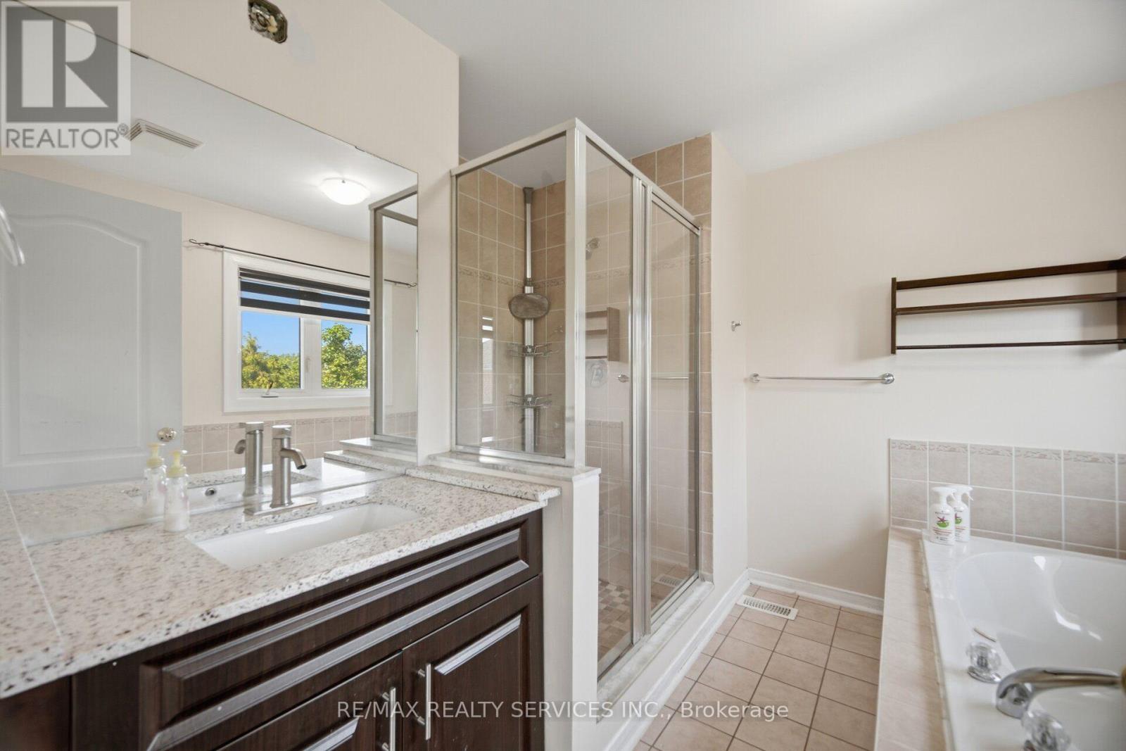 4 SUNNYBROOK CRESCENT - 32