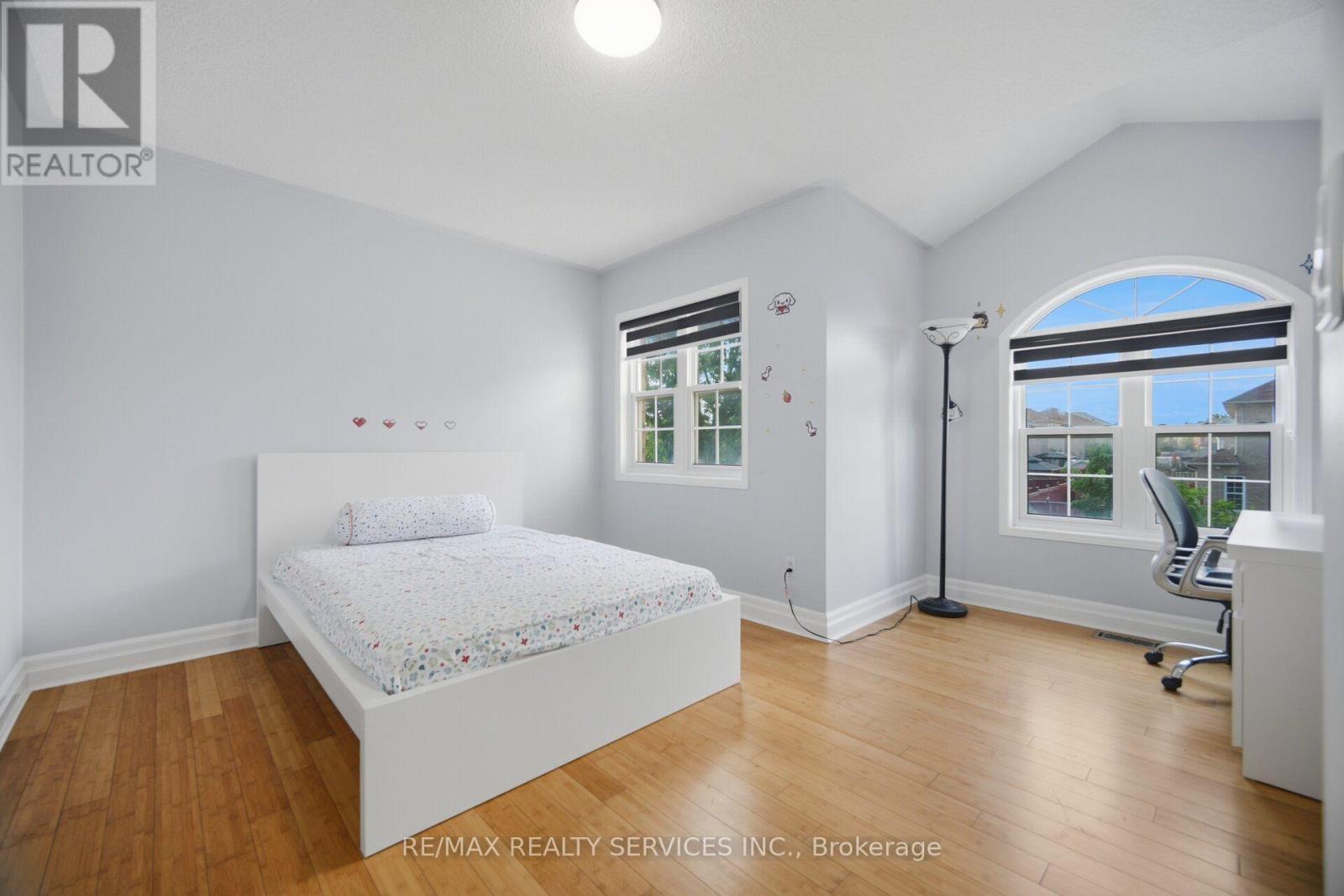 4 SUNNYBROOK CRESCENT - 37