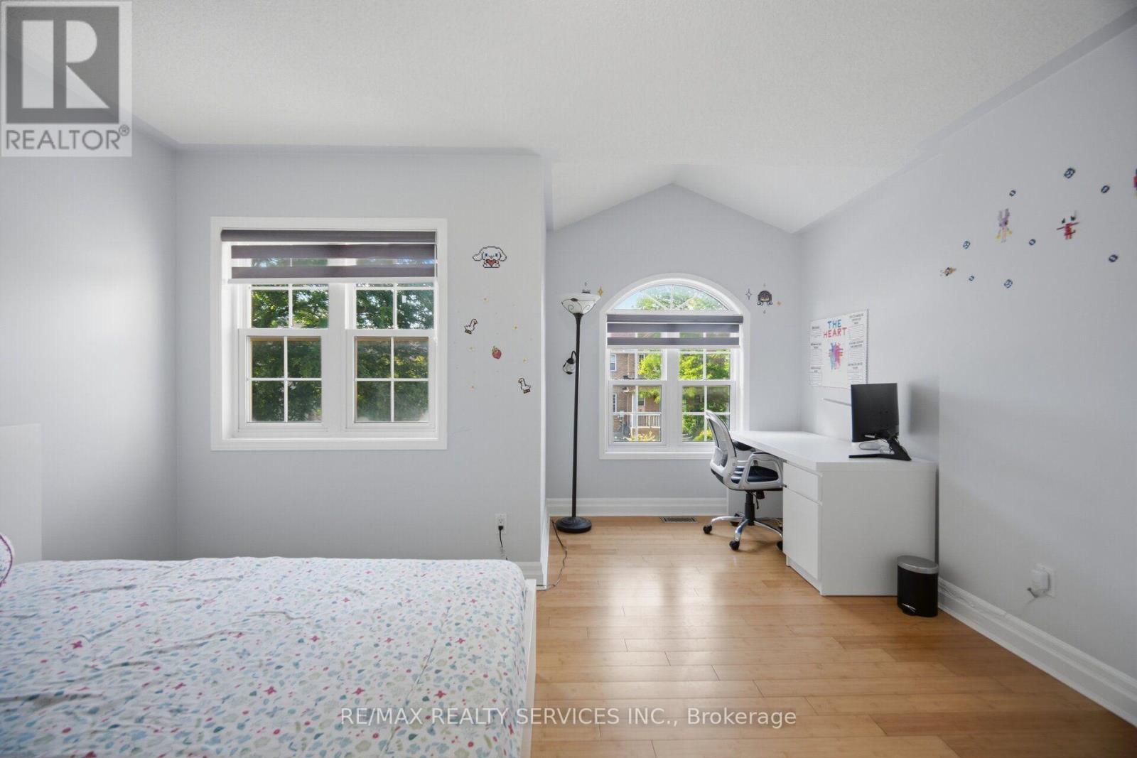 4 SUNNYBROOK CRESCENT - 38