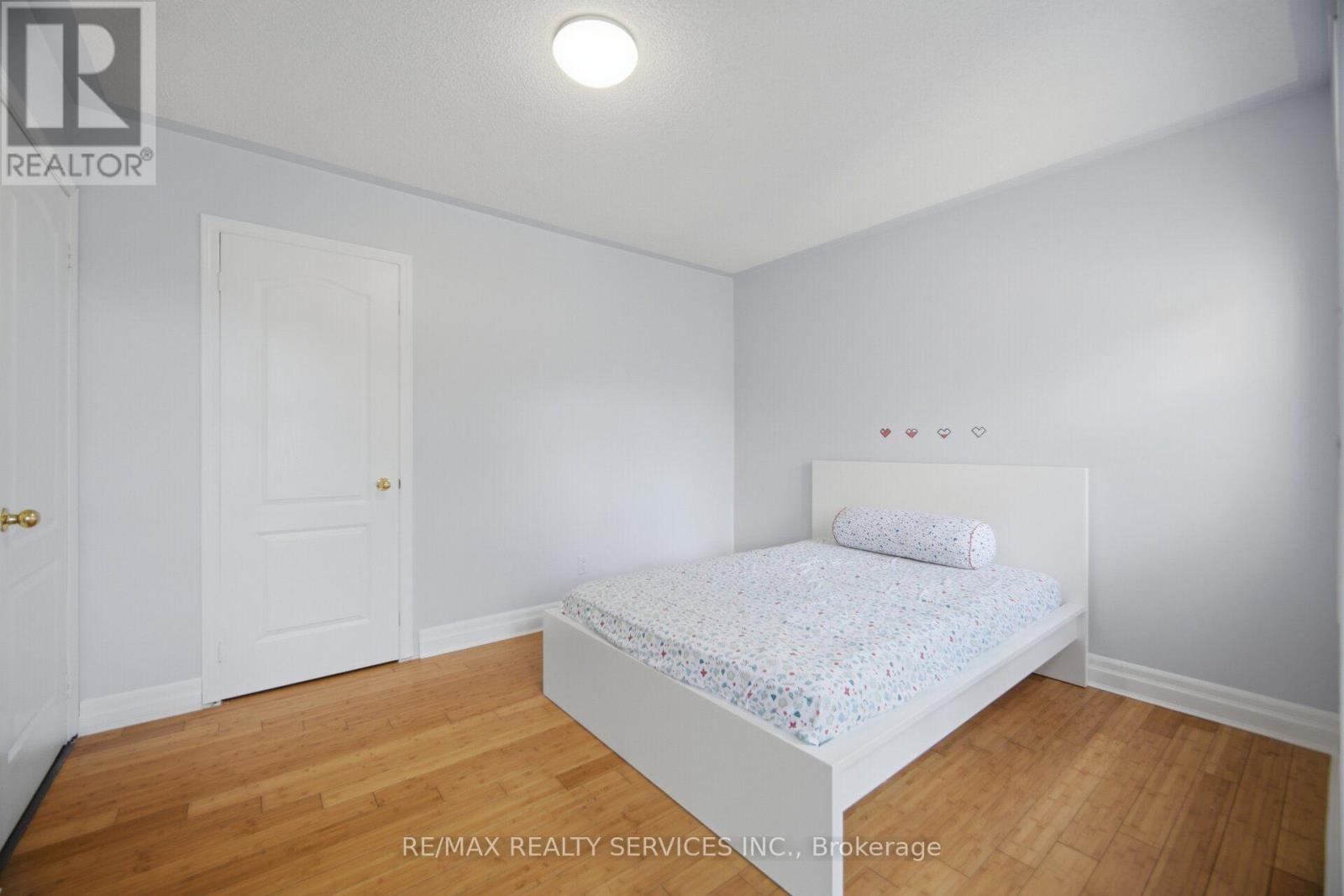 4 SUNNYBROOK CRESCENT - 39