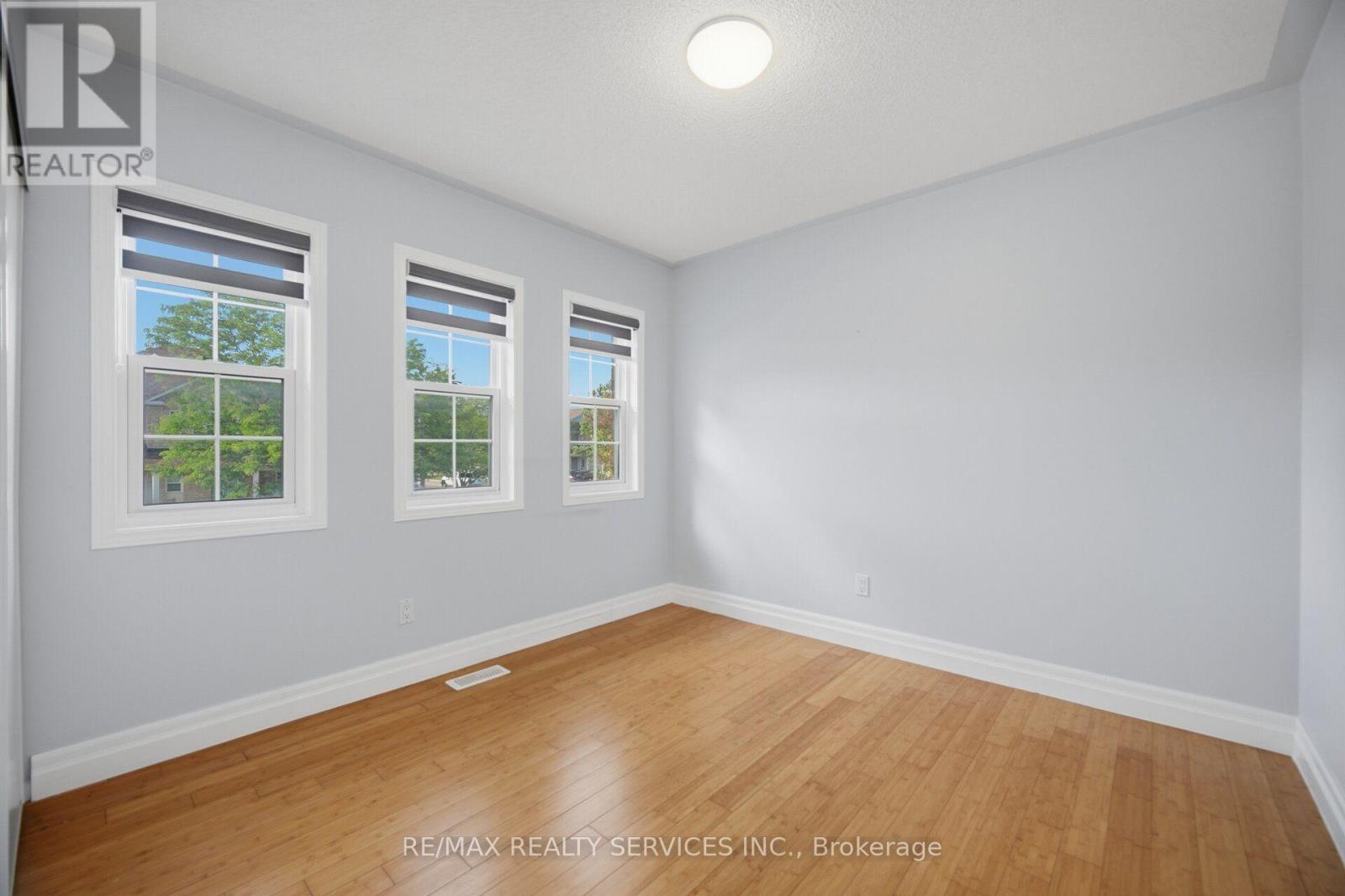 4 SUNNYBROOK CRESCENT - 40