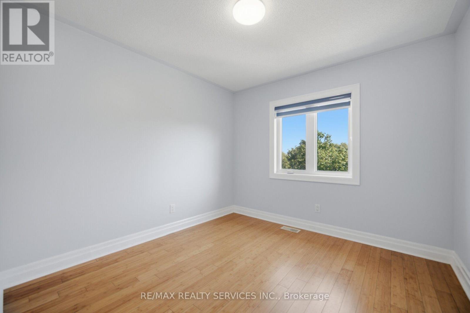 4 SUNNYBROOK CRESCENT - 42