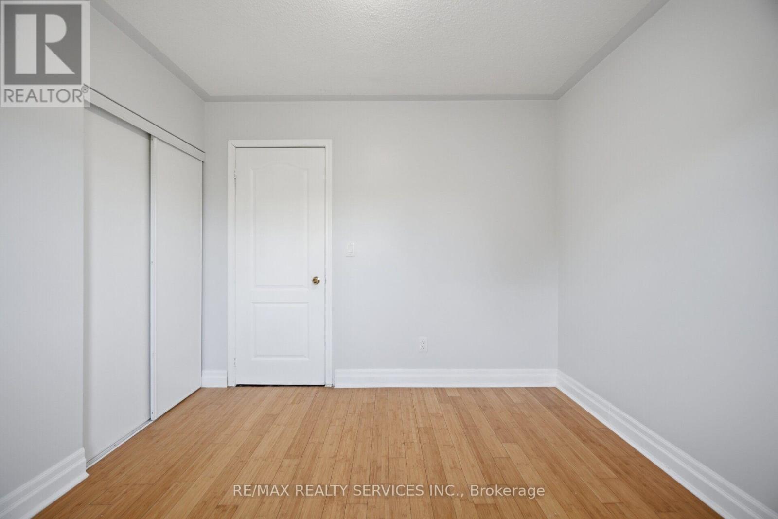 4 SUNNYBROOK CRESCENT - 43