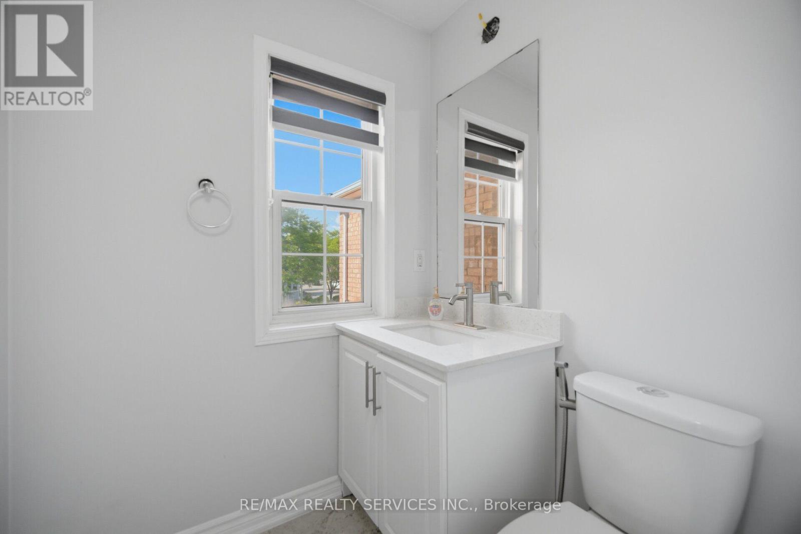 4 SUNNYBROOK CRESCENT - 44