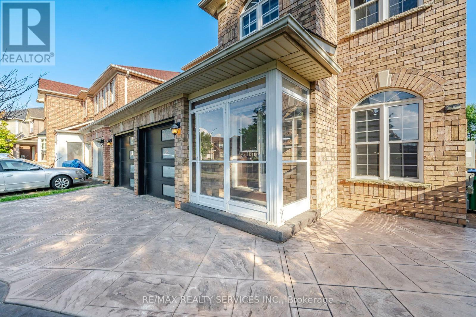4 SUNNYBROOK CRESCENT - 8