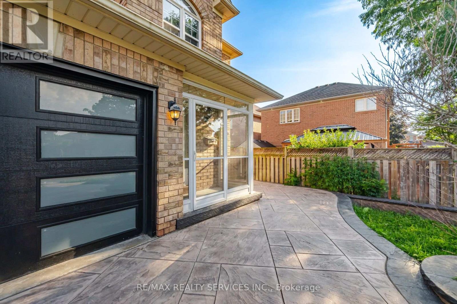 4 SUNNYBROOK CRESCENT - 9