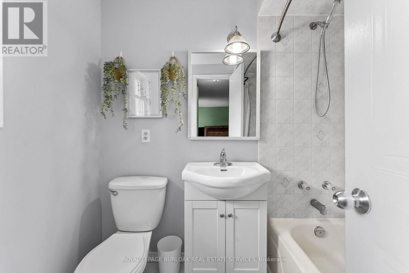 #12 465 BEECHWOOD PLACE - 32