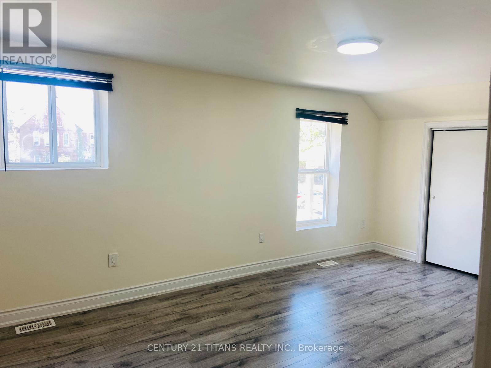 138-140 GRAND AVENUE E - 6