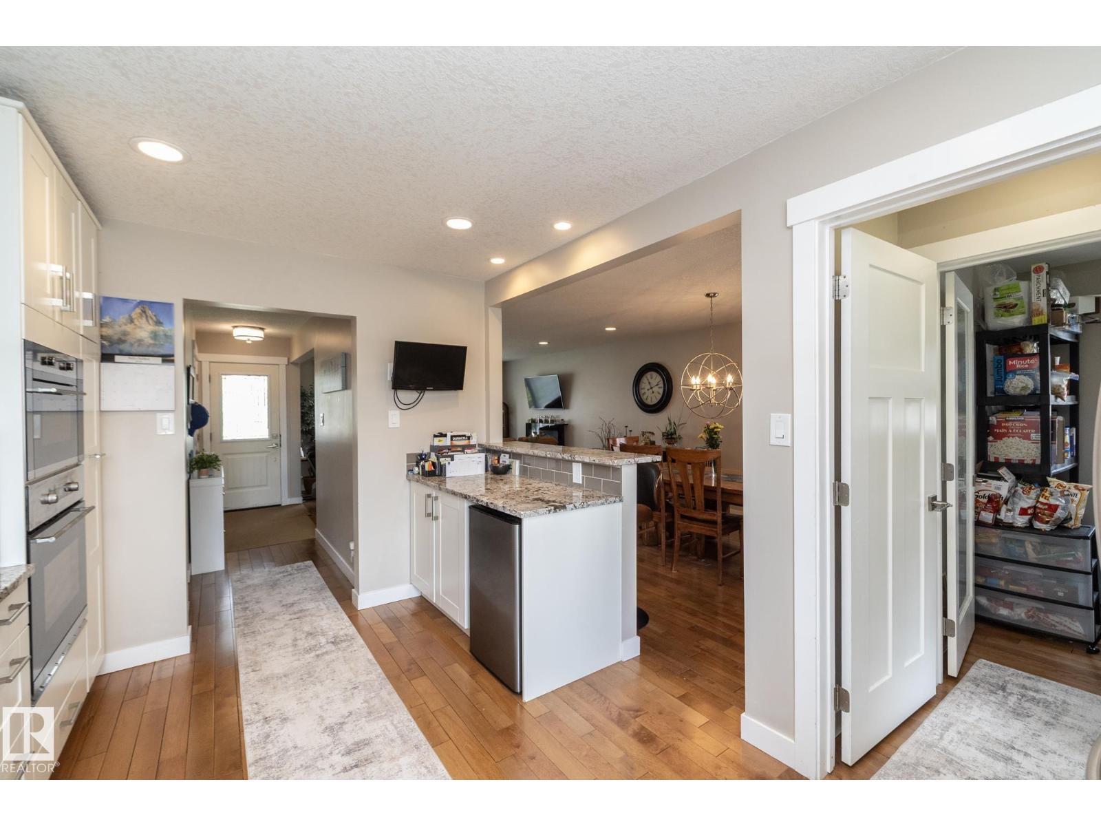 10623 75 ST NW - 20