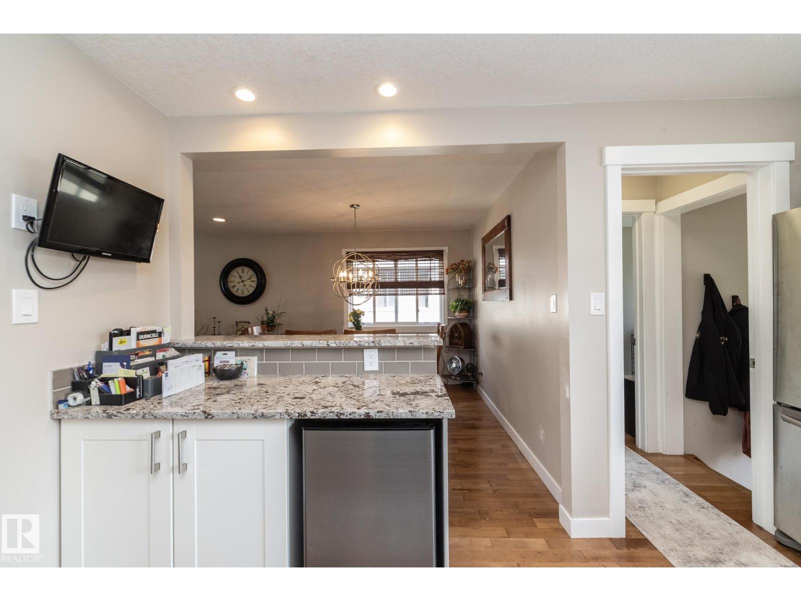 10623 75 ST NW - 21
