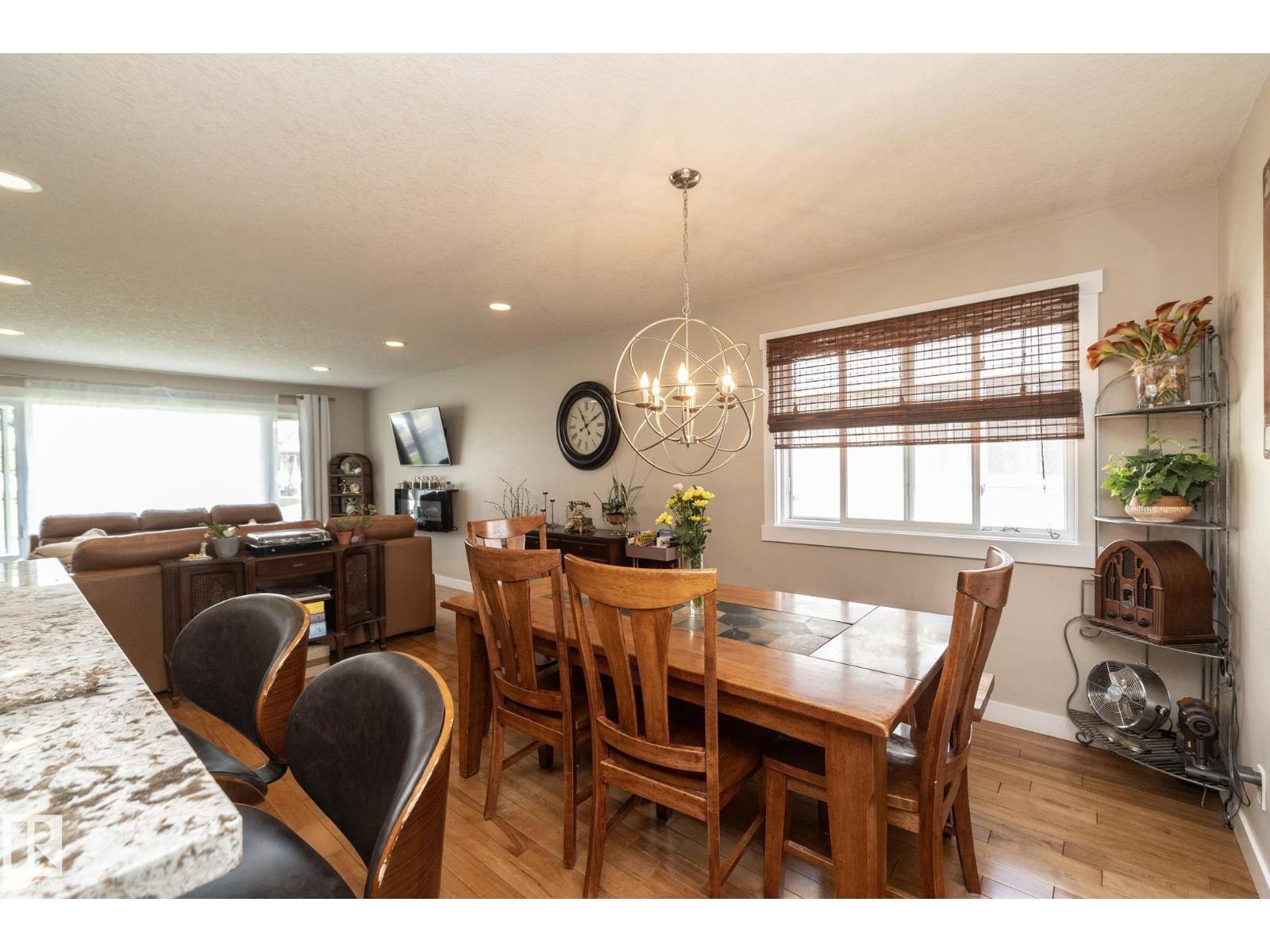 10623 75 ST NW - 14