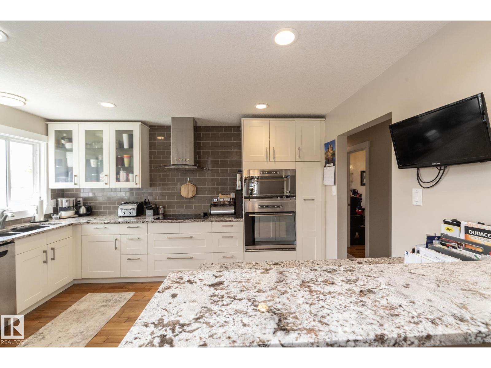10623 75 ST NW - 16