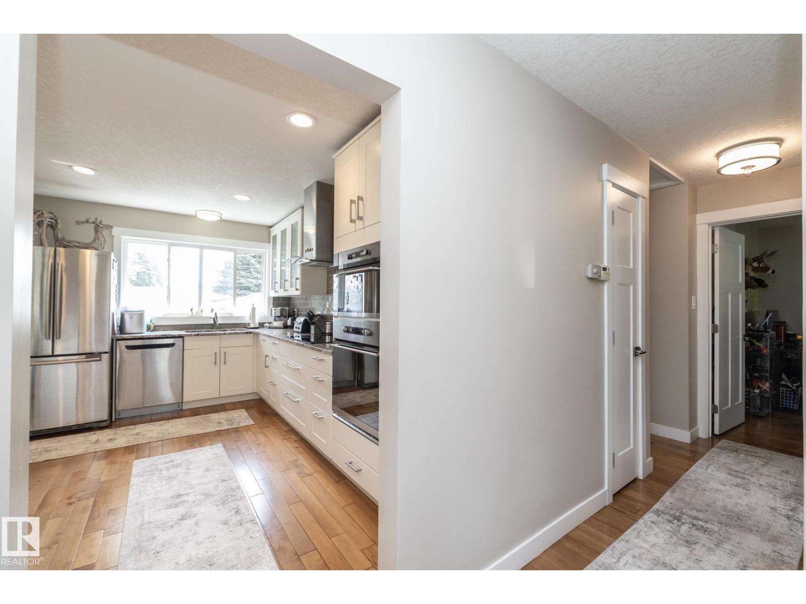 10623 75 ST NW - 23