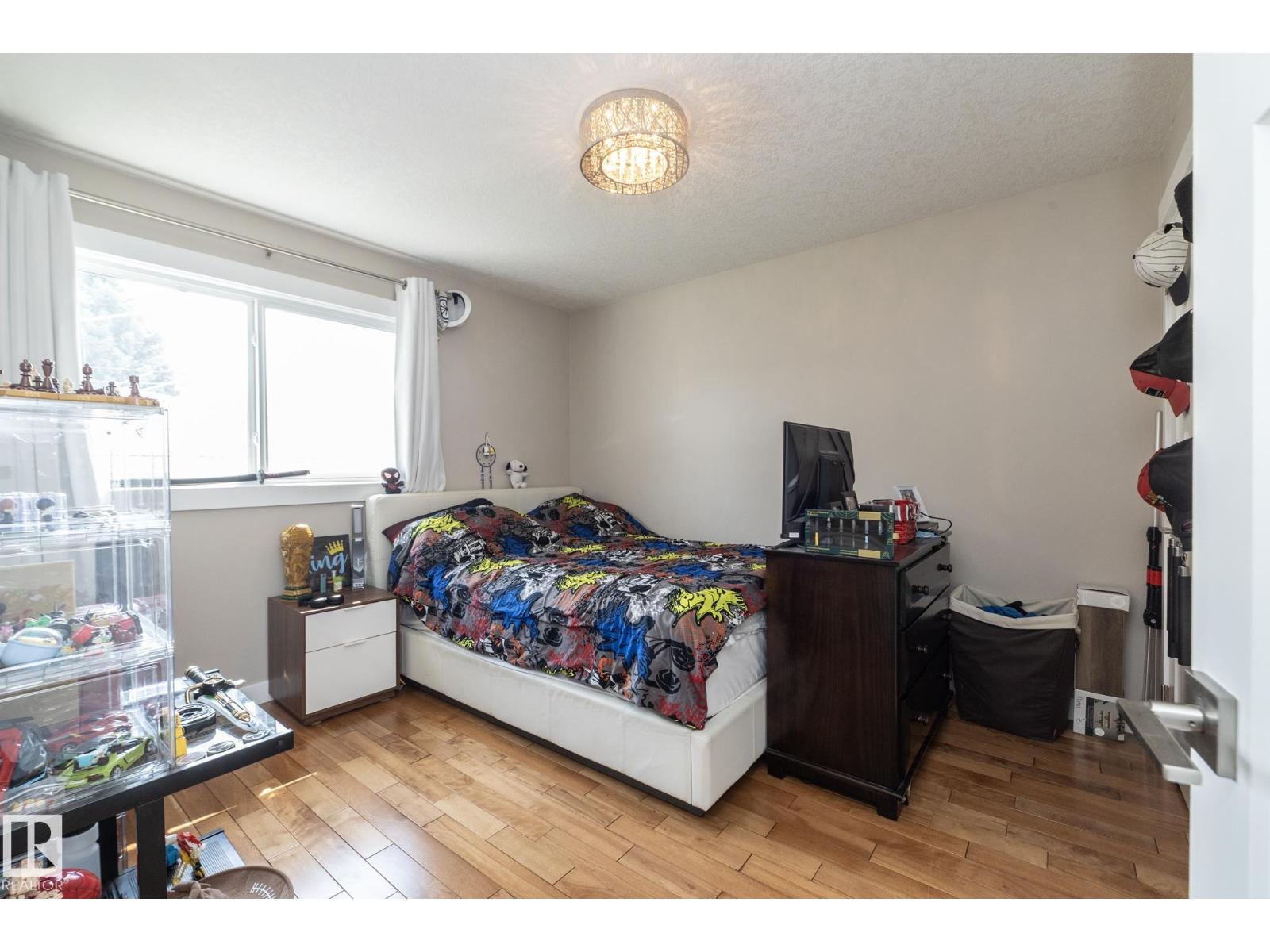 10623 75 ST NW - 31
