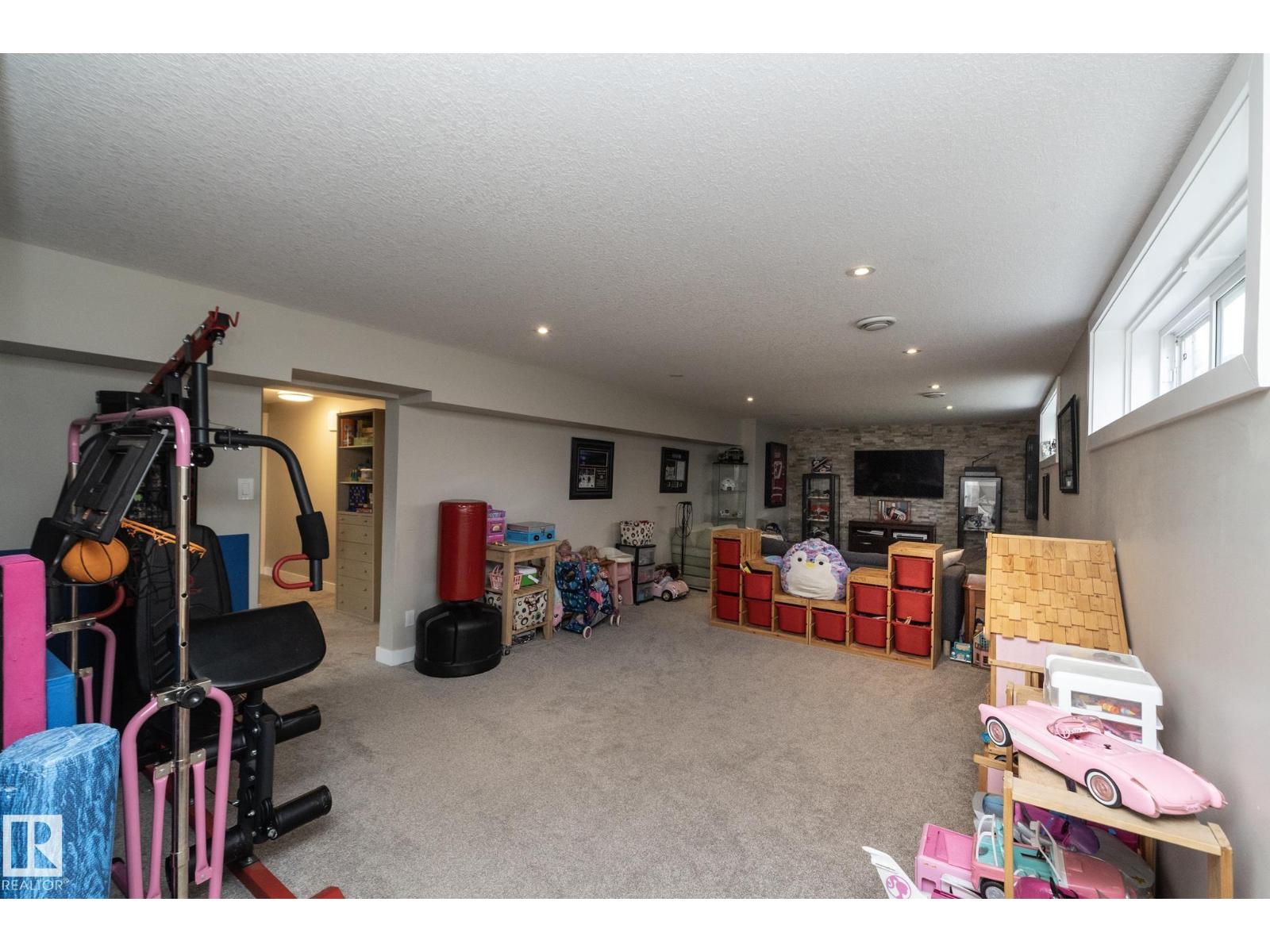 10623 75 ST NW - 52