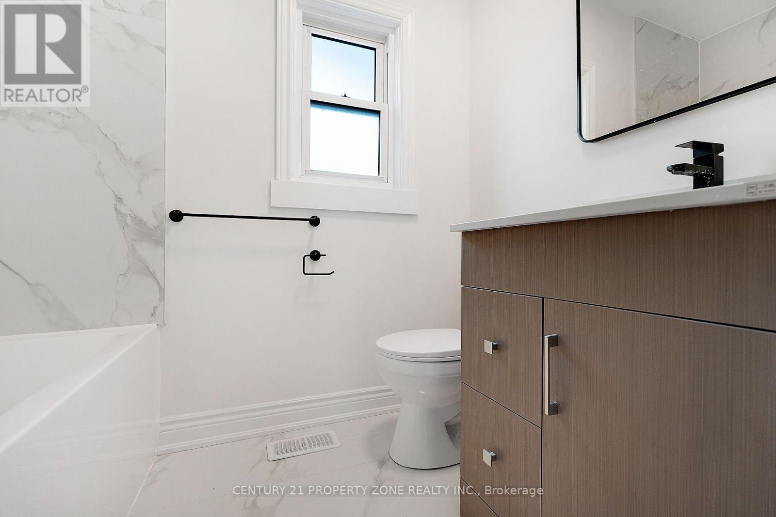 37 ADANAC DRIVE - 15