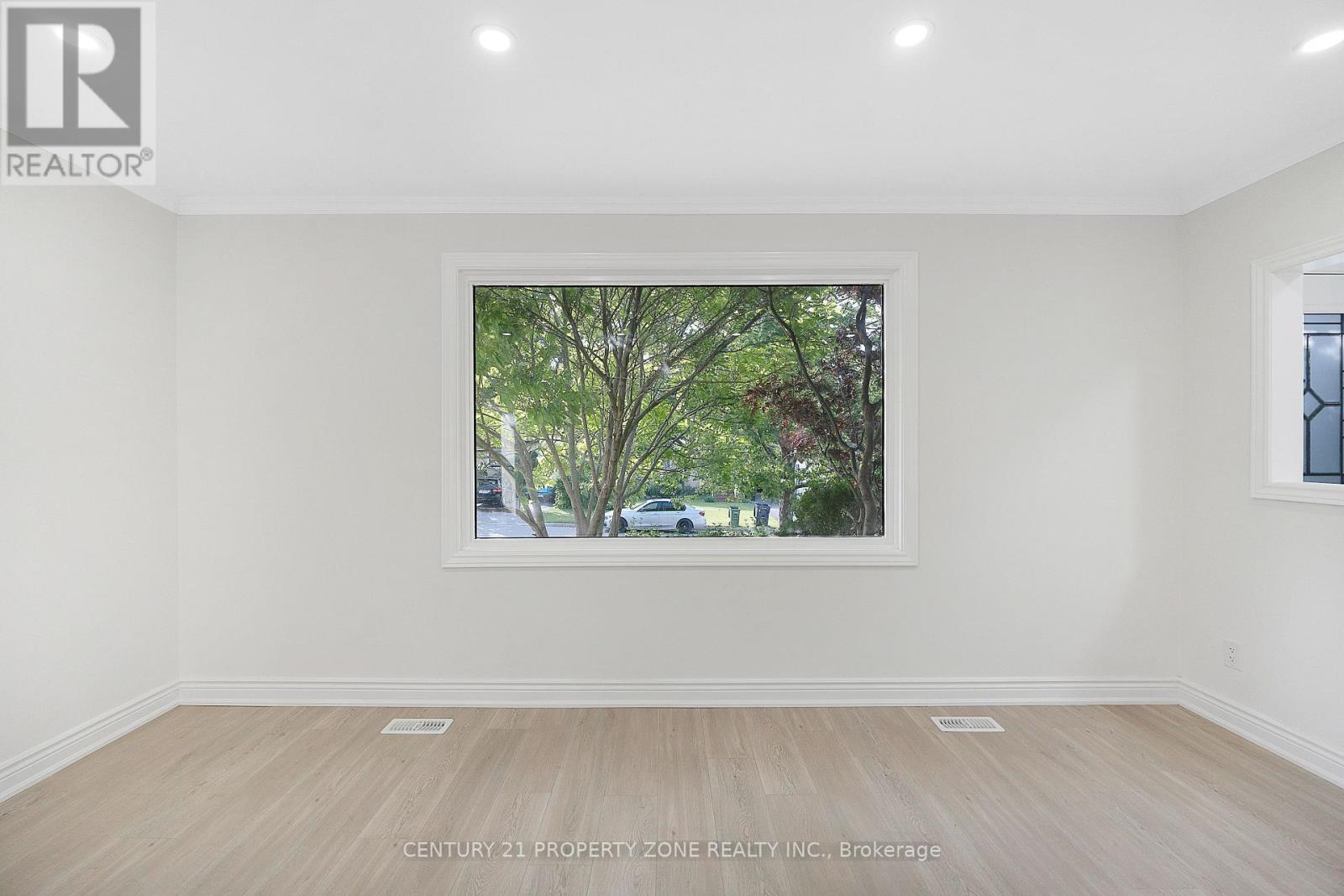 37 ADANAC DRIVE - 21