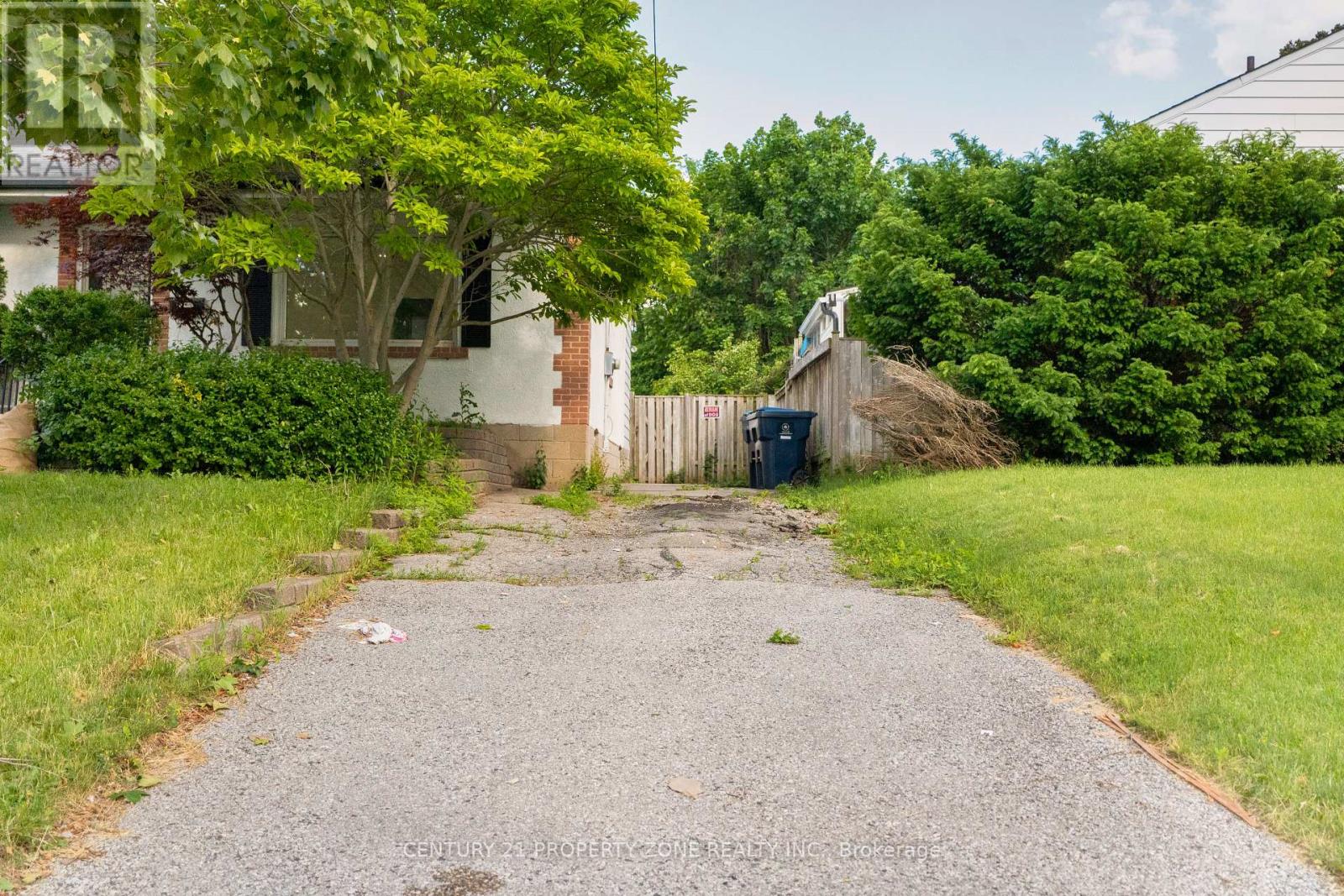 37 ADANAC DRIVE - 3