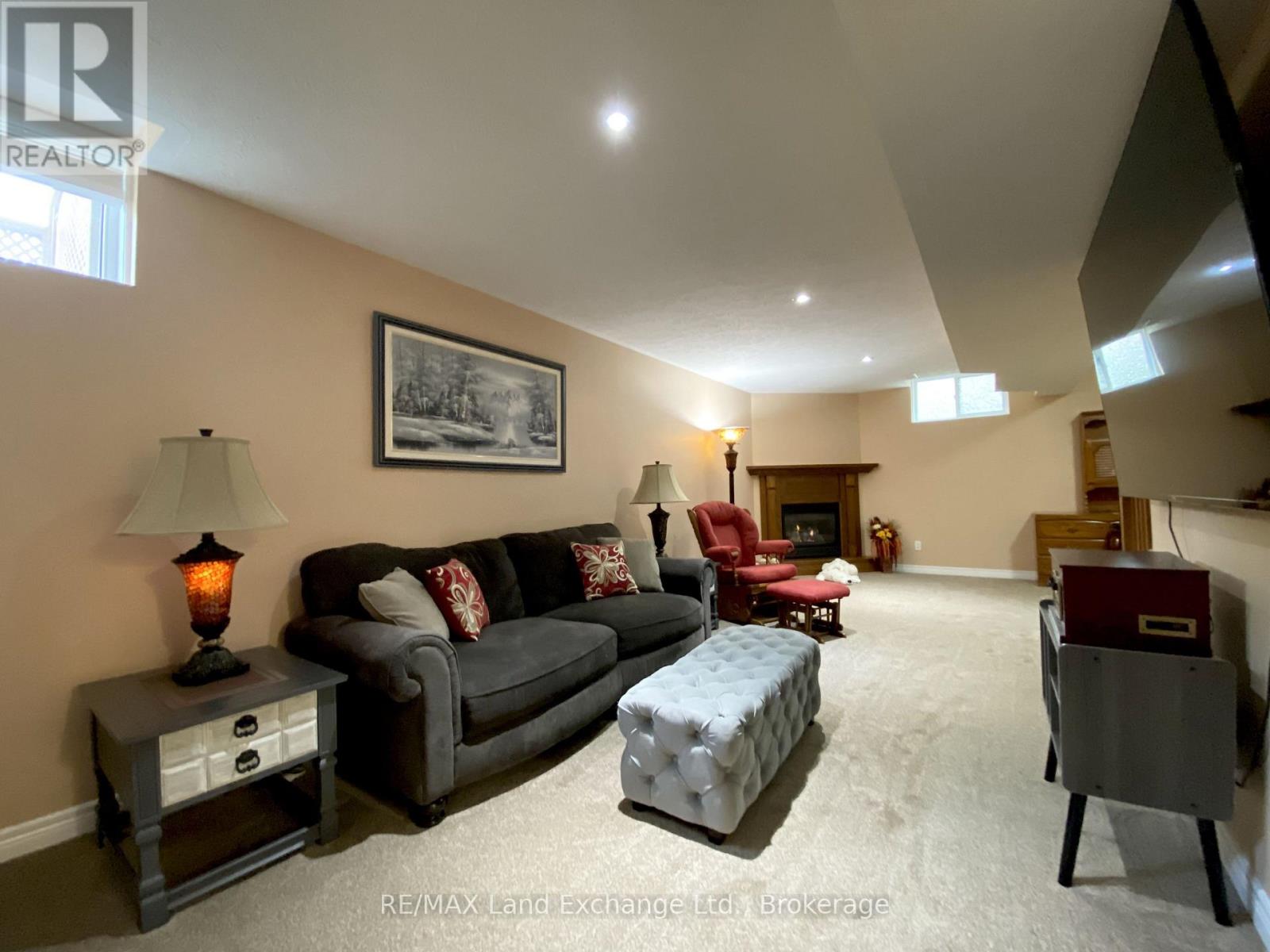 785 WOODLAND DRIVE - 23