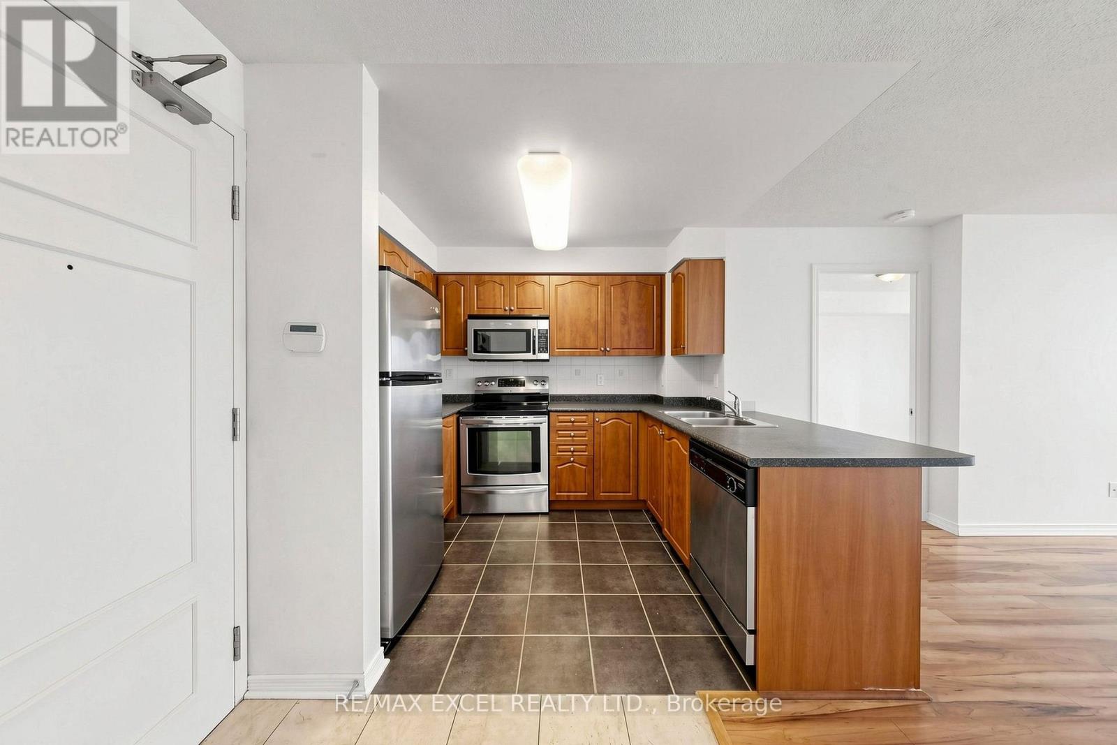 #508 350 RED MAPLE ROAD - Image 14