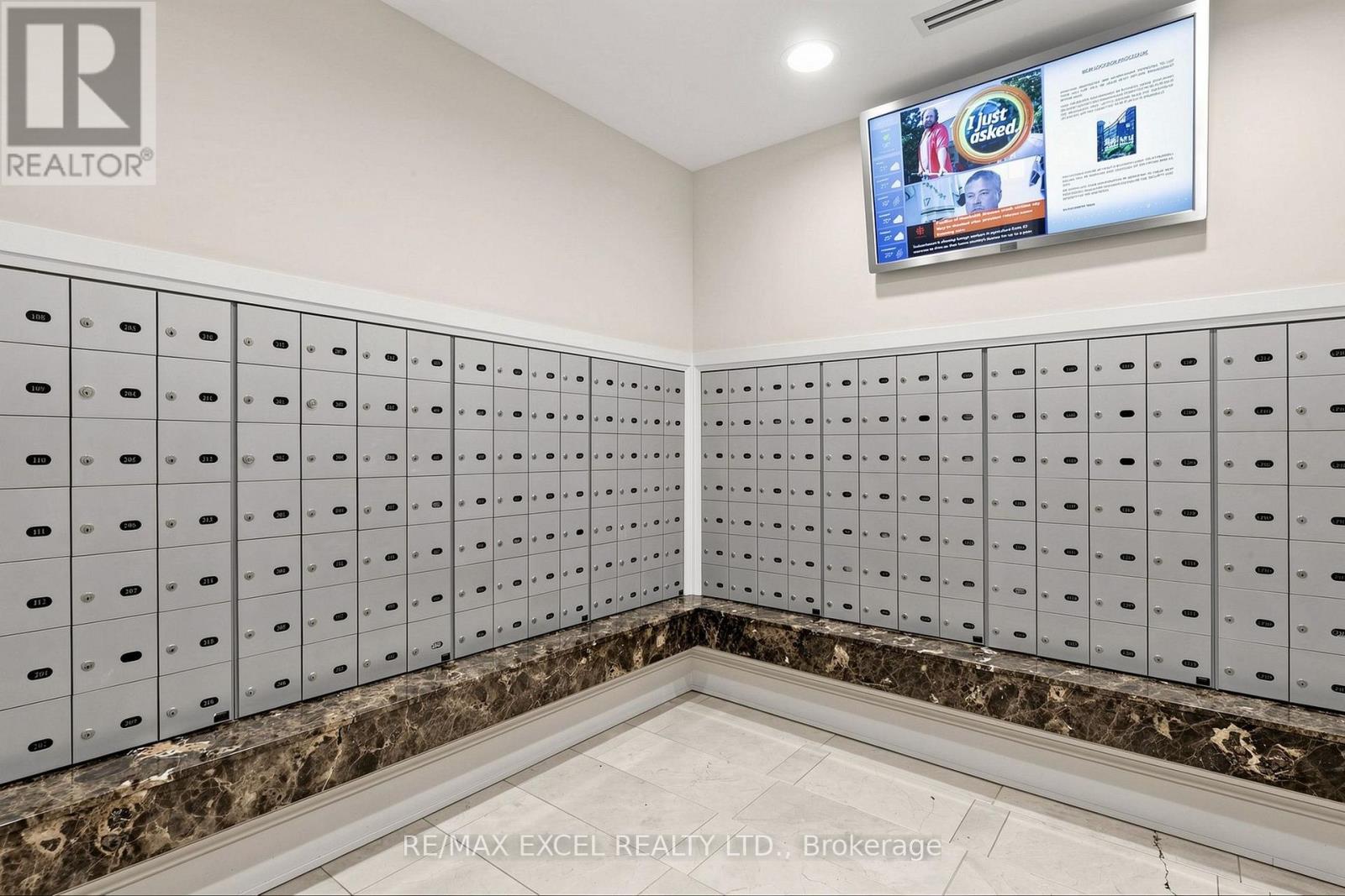 #508 350 RED MAPLE ROAD - Image 39