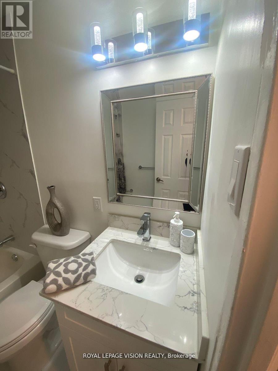 #205 895 KENNEDY ROAD - 8