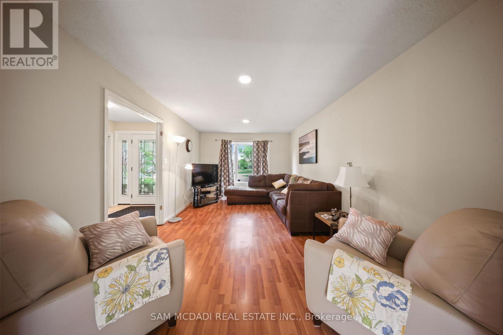 8 NOMAD COURT - 6