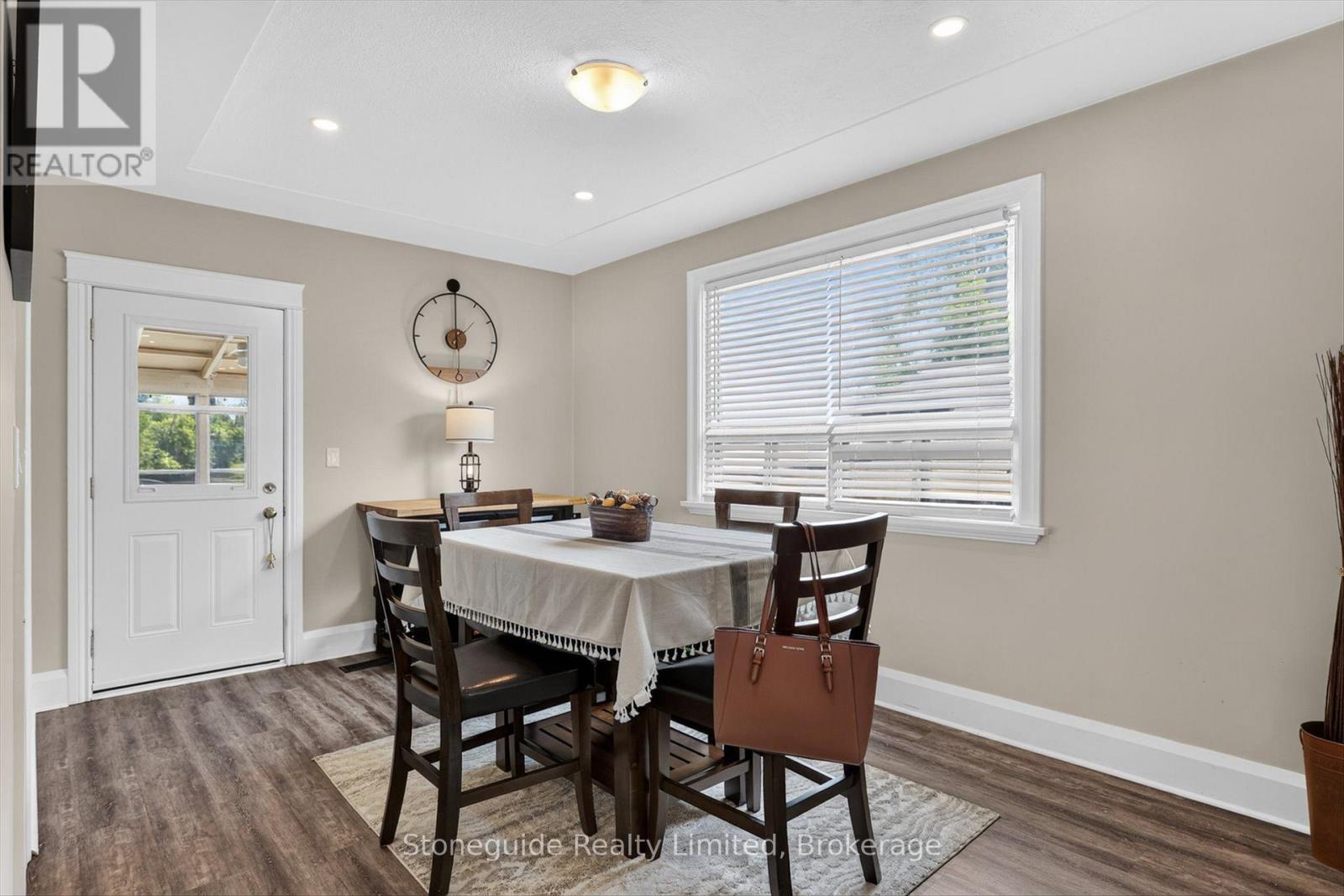 565 RIVERSIDE DRIVE - 10